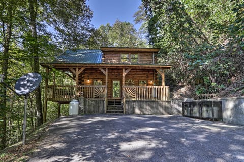 Sevierville Vacation Rental | 2BR | 2BA | 1,160 Sq Ft | Stairs Required
