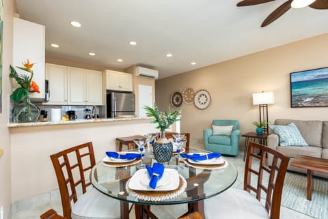 Dining for 4 - plus seating at the bar top