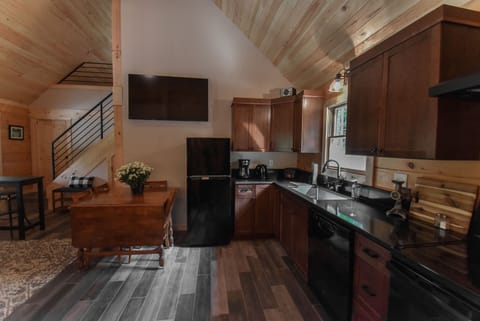 The well-equipped kitchen has a table on casters that expands to seat 6 easily