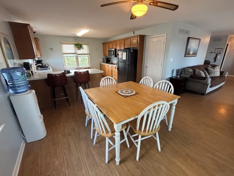 Dining/kitchen