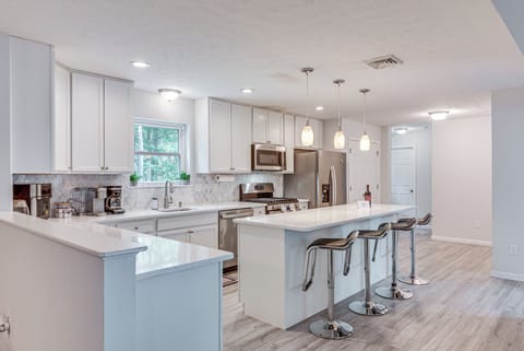 Kitchen | Toaster | Spices | 1st Floor