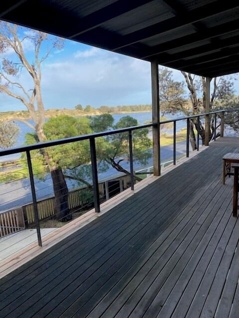 Mad on Marlo boasts the best view of the Estuary in Marlo.