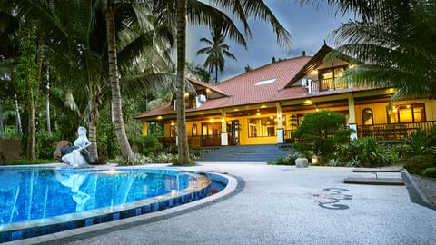 Camplung Beach Villa built in colonial style 6 Bedrooms a Private Pool