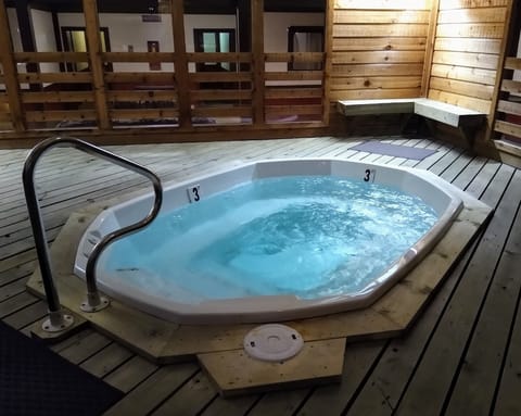 Indoor spa tub