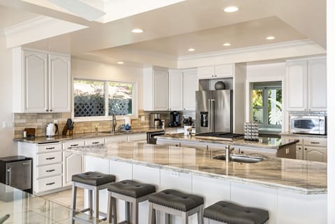 Gather around the stylish breakfast bar — perfect for casual dining or morning coffee chats.