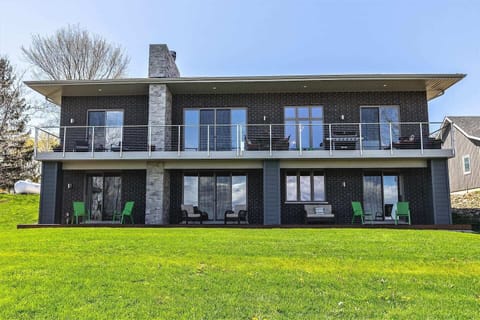 Rear elevation to Georgian Bay