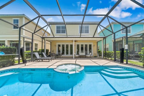 Your own sunny oasis with a sparkling pool and bubbling spa, perfect for relaxing after park days or enjoying lazy Flori
