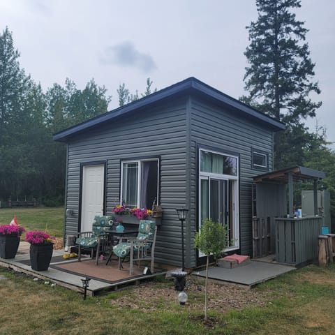 Chickadee Chalet 
Enjoy this sleep chalet. All firewood and propane included. 