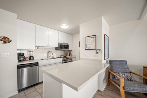 Full Kitchen for Dining In