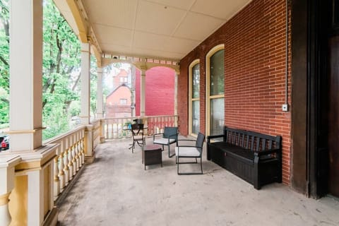 Shared front porch