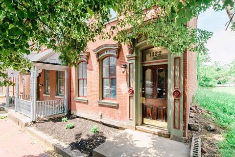 1st floor apt- no steps:-)