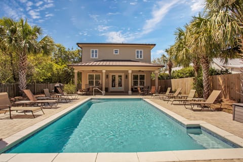 Heated pool in private Oasis!