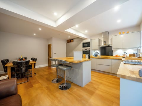 Kitchen/diner | Hare Bee & Bee, Stratford Upon Avon