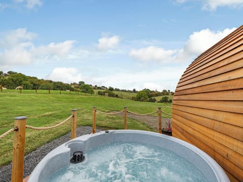 Hot tub | Brook Valley Glamping-Beech - Brook Valley Glamping, Llanfair Caereinion