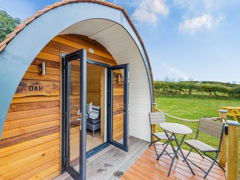Decking | Brook Valley Glamping-Oak - Brook Valley Glamping, Llanfair Caereinion