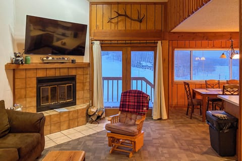 Upson Vacation Rental | 4BR | 3BA | 1,622 Sq Ft | Stairs Required