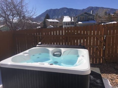 The hot tub is available all year round for four persons