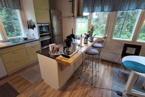 A great user friendly kitchen with everything you will need to create a delicious meal.