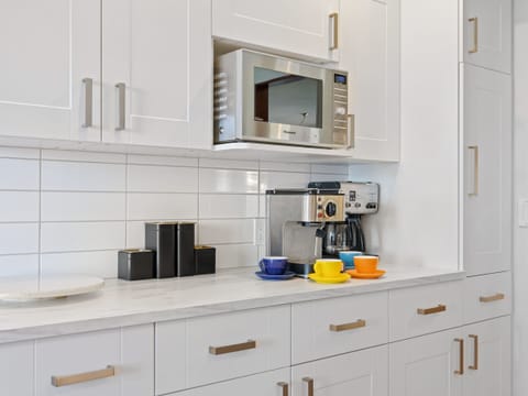 Cuisinart burr grinder and espresso maker  - make espressos in house