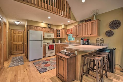 Kitchen | Countertop Seating for 3