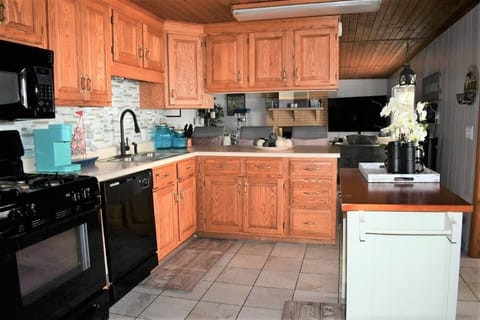Fully-equipped kitchen w/island & tons of counter space for food prep
