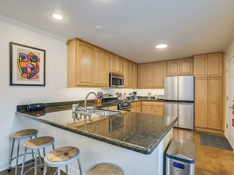 RanchHouze Kitchen Bar-West