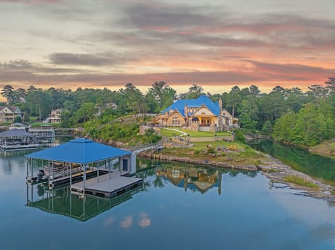 Blue Roof Manor at Rock Point, East Bear Branch Cove