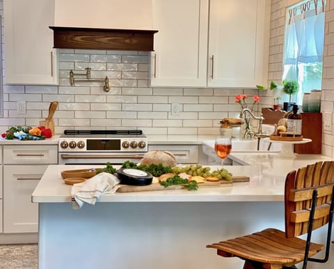 HI-end GE Cafe appliances, double oven and wash basin hi-top sink re-production 