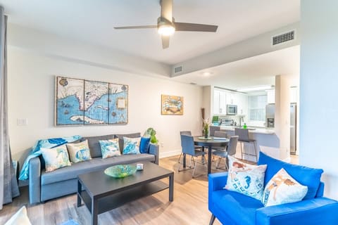 Comfortable, Fashionable Living Room Furniture