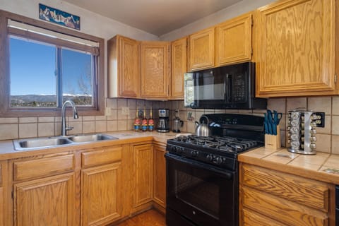 Even the well stocked kitchen has an amazing view!