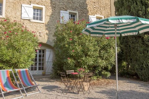 Coté cour