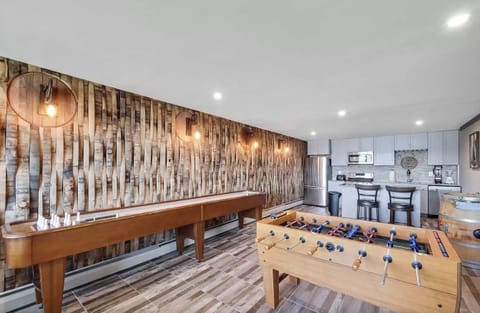 Game room w/shuffle board, foosball, full kitchen, & video games