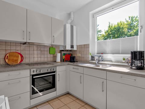 Cabinetry, Countertop, Kitchen Sink, Property, Tap, Building, Sink, White, Window, Kitchen Stove