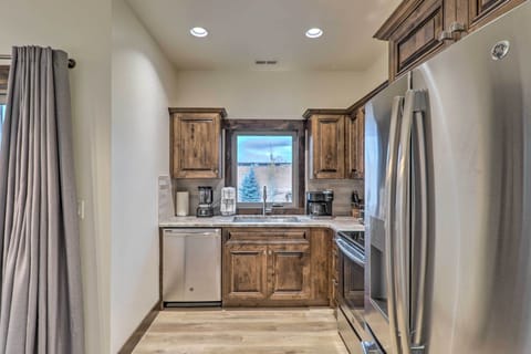 Kitchen | Dishware/Flatware