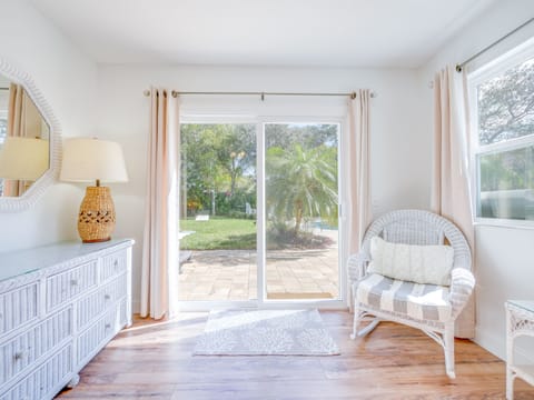 House 1 - Master Bedroom w/walkout to pool & hot tub