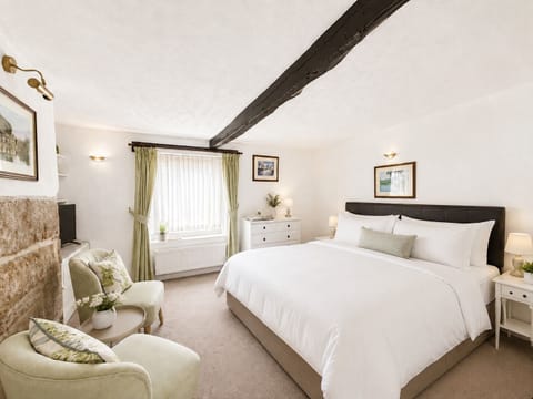 Nidderdale Suite Bedroom King Setup 