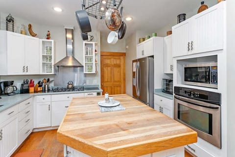 607 May Joe - Kitchen