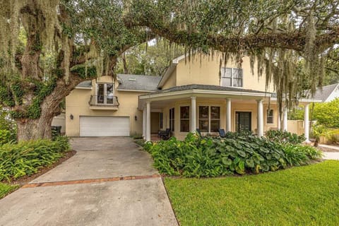 607 Neptune Way - Front Elevation