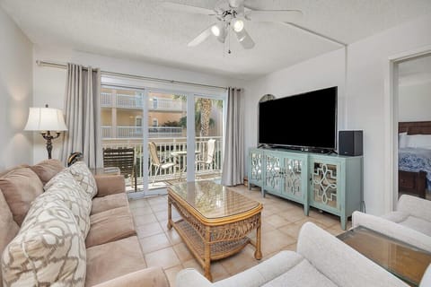 Beach Club 137 - Living Space
