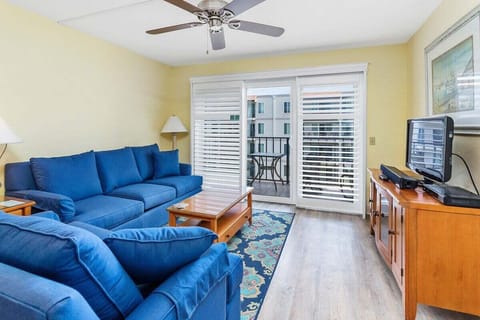 Beach Club 326 - Living Space
