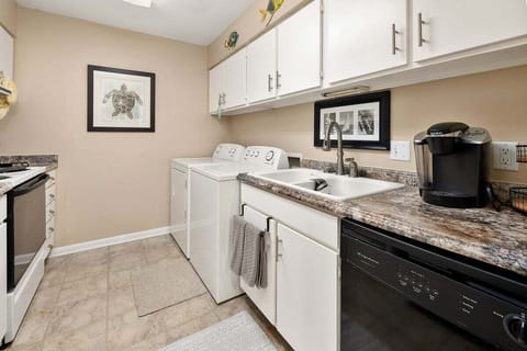 Ocean Walk D4 - Kitchen Space