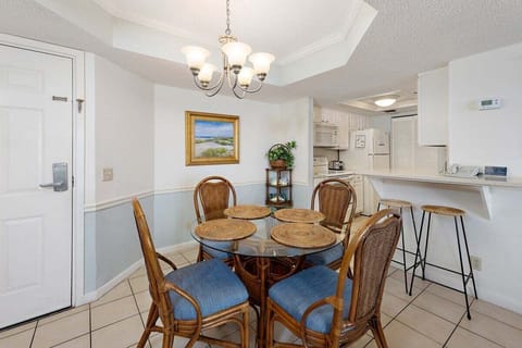 Beach Club 124 - Dining Space