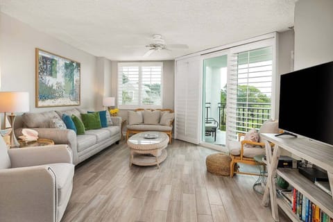 North Breakers 403 - Living room with patio access