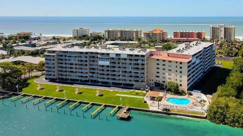 Bay Shores Yacht and Tennis Club, your 6th floor balcony awaits!