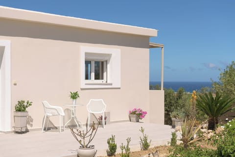 Perivoli Cottage, a Rural Bliss of Nature