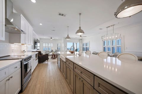 Crystal Dreams - Crystal Beach - Open Concept Kitchen & Living Room