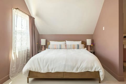 Master bedroom area with Cal King Mattress 
