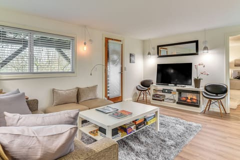 Portland Vacation Rental | 2BR | 1BA | 850 Sq Ft | Stairs/Stone Walkway Required