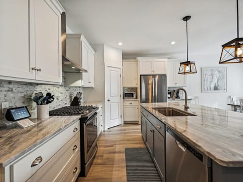 Beautifully Updated Kitchen at 32 Firethorn