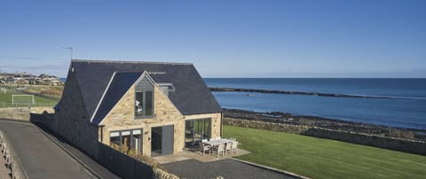 Rock Lobster Craster Exterior